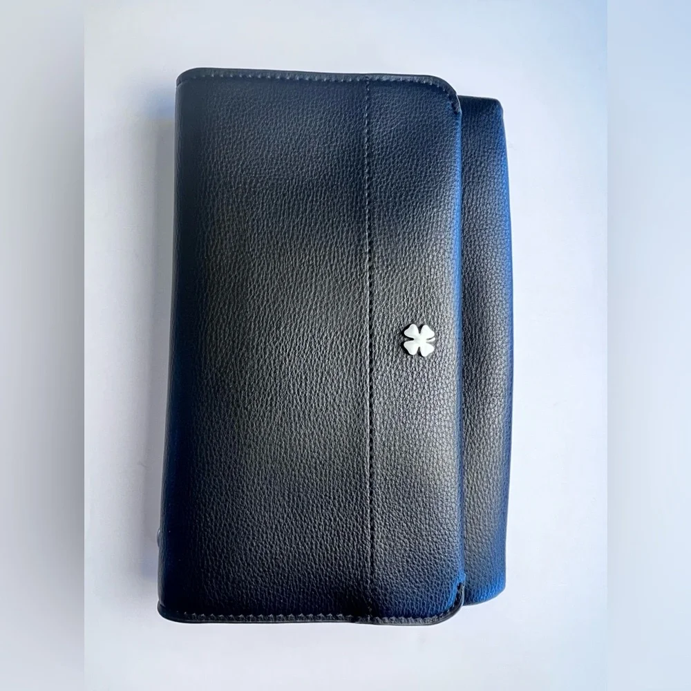 Lucky Brand black tone is a Clutch now cuz had conscious uncoupling with strap